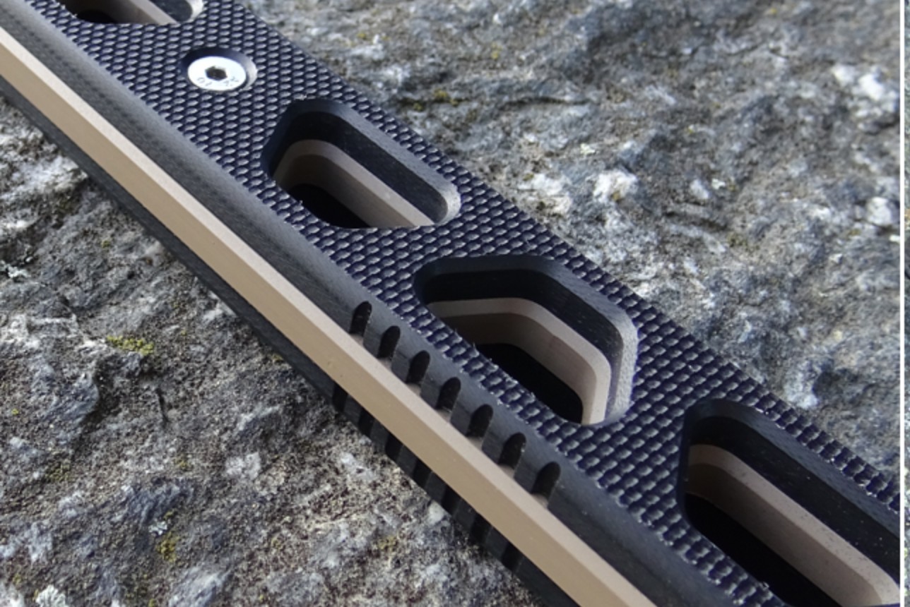 Textured G10 handle scales and stainless steel fixings